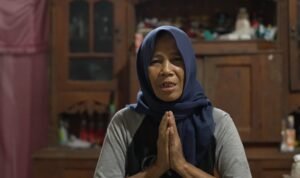 Ibu Ini Kembali Sekolahkan Anak