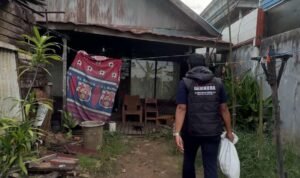 Tegaskan Tak Boleh Ada Warga Berjuang Sendirian, Kader Partai Presiden Prabowo Salurkan Bantuan Pangan untuk Lansia Sakit. ist2